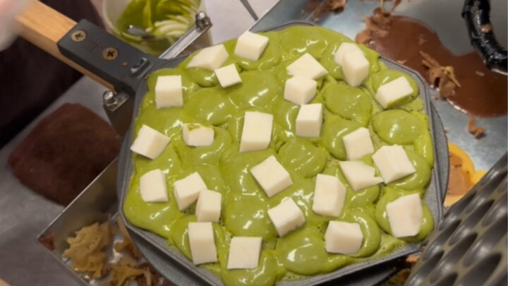Super-rich matcha egg waffles by the roadside!! Packed with big, chewy mochi — every bite is irresis