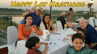 พาเด็กๆฝรั่งไปกินข้าวงานวันลอยกระทง  Happy Loy Krathong 2019