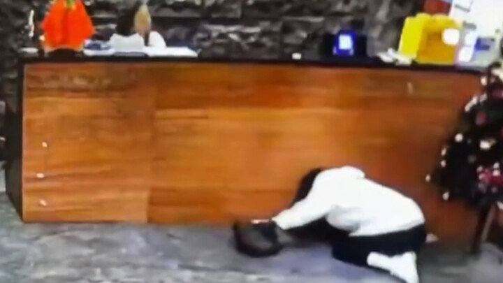 วิธีทักทายแบบนี้ล้ำสมัยไปหน่อยเลย