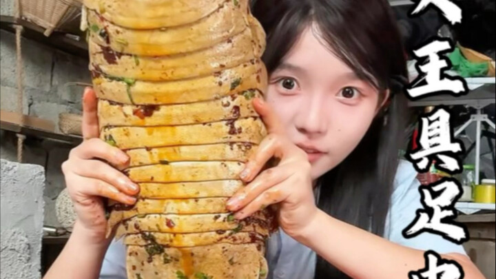 The giant isopod may look ugly, but it tastes amazing—even better than king crab! #GiantIsopod #Rura
