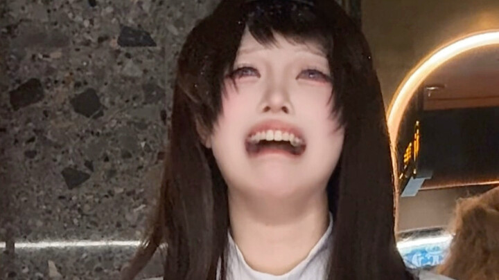 The cover is really not photoshopped. If you don’t believe it, read it.