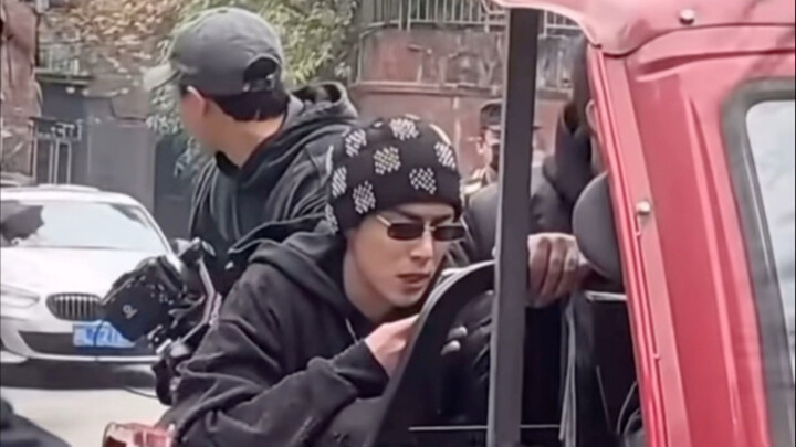 Celebrity homecoming vibes are basically acting out my life!