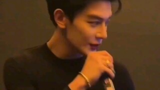 就爱看一些双A天菜硬控我十秒 又被控住了