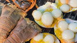 อาหารไทย: บุฟเฟ่ต์ซีฟู้ดริมถนน อาหารทะเล อาหารทะเลสำหรับคนในท้องถิ่นฟรี วิธีเปิดที่ถูกต้อง