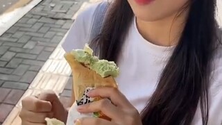 Lain kali tidak akan memotong kue persegi bersamanya lagi