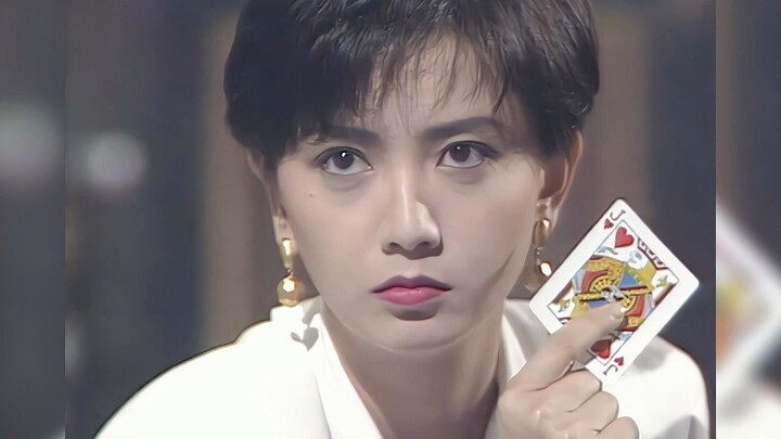 "The beautiful and cool daughter of the gambling king astounded many people as soon as she appeared 