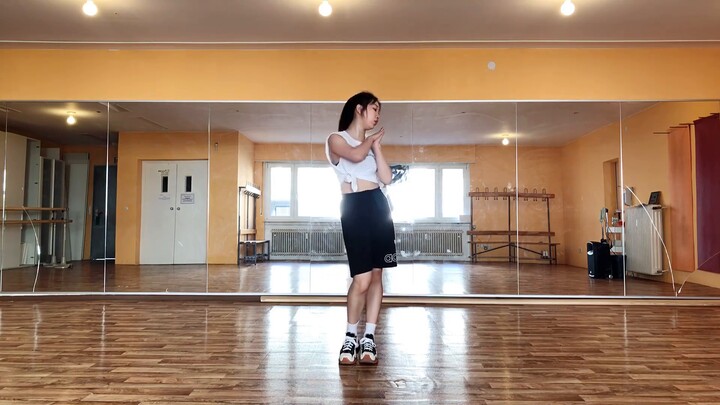 10 minutes of one shot! 2022's hottest kpop girl group dance medley *✲ﾟ* first half of the year revi