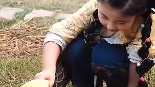 Isang kaway lang ng bata, nahuli na niya ang phœnix na lumilipad sa langit!