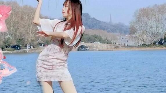 Sườn xám nhẹ nhàng theo phong cách Trung Hoa đang chờ bạn gặp gỡ bên Hồ Tây ☀️Su Muzha [Túi]