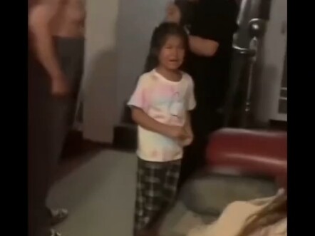 Seorang anak di Hainan meminjam ponsel orang tua untuk bermain, lalu menambahkan QQ “artis” dan uang