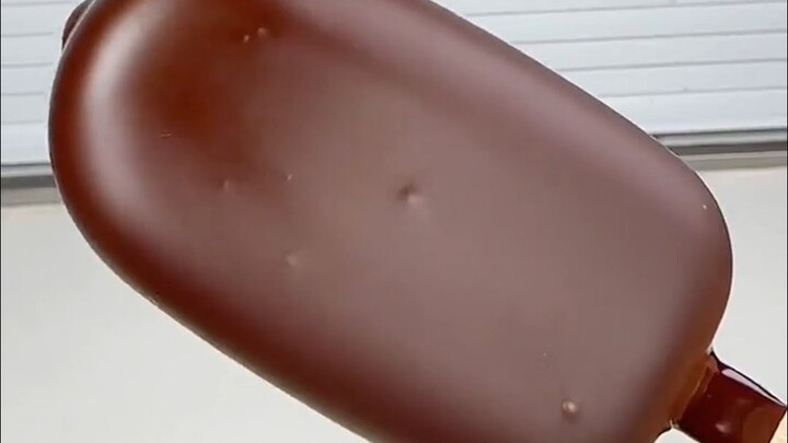 Mau tak mau harus ngaku, es krim pisang yang dibuat seperti ini sama sekali tidak ada serpihan esnya