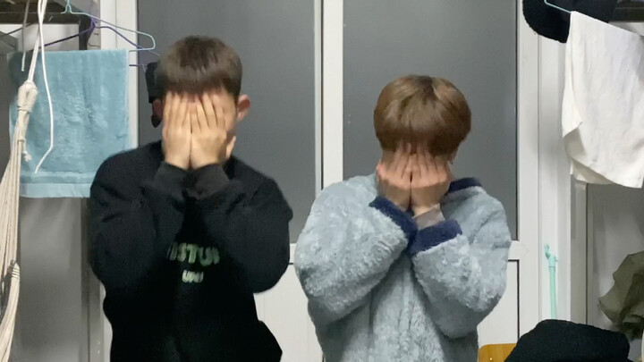 خجول بعض الشيء