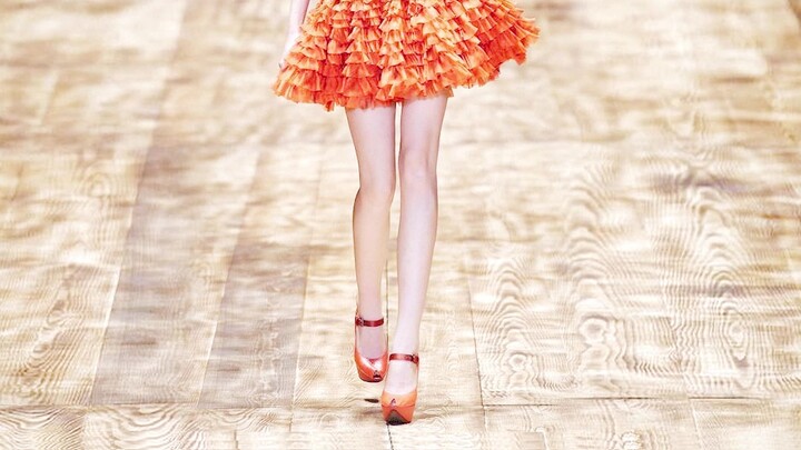 إذن فلنسمّها التنورة البرتقالية التي تحقق أمنيات القلب!