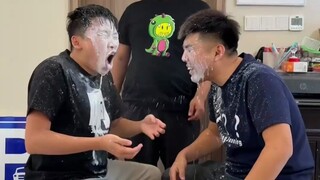 寝室憋笑挑战，刚开始还好好的，后面越来越不对劲了！