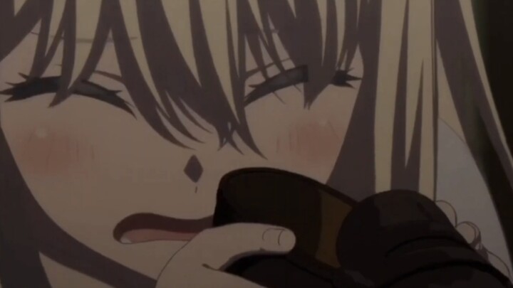 初华被大香焦的鞋子臭晕了