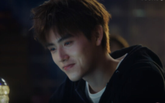 يا أرثر، أنت فتى رائع! حتى خروجك من السجن يبدو كأنك تسير على منصة عرض!