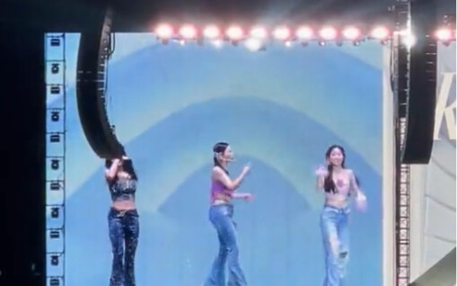 Kakak kelas TWICE melakukan tantangan S-Class yang memikat di konser!