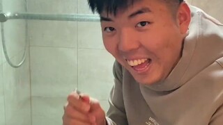 吸铁石的妙用，室友瞬间崩溃，这么玩真的好吗？