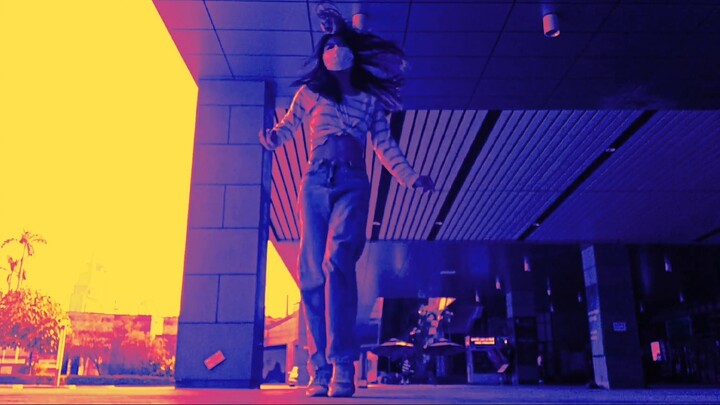 [Hidup tergantung pada seutas benang] Aku melompat dengan bebas dan dengan kekuatan kasar. ૮ ´͈ ᗜ `͈