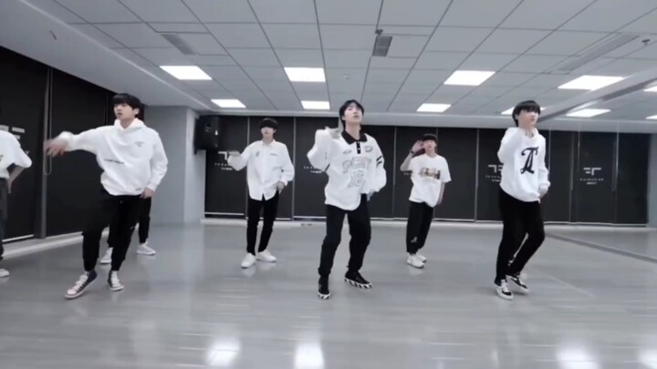 【TF家族三代】练习室舞蹈24k Magic白衣黑裤卡点齐舞