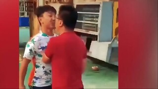 ผู้ชายสองคนทะเลาะกัน