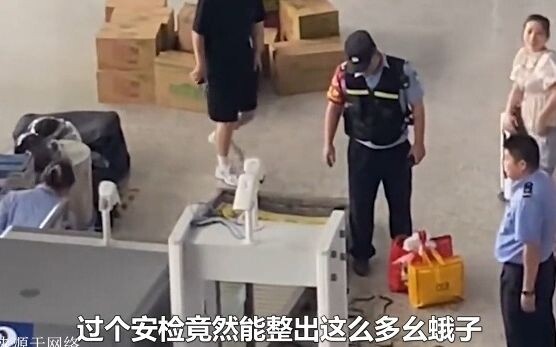 ผ่านด่านตรวจความปลอดภัยก็มีเรื่องให้ฮาได้! พกไส้กรอกแดงถูกสุนัขตำรวจจับไว้ พอจะเข้าห้องน้ำก็โดนจับกด