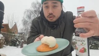 ASMR Eating Sounds - Dutch Frisbee Cake, Vanilla Ice Cream With Strawberry Sauce