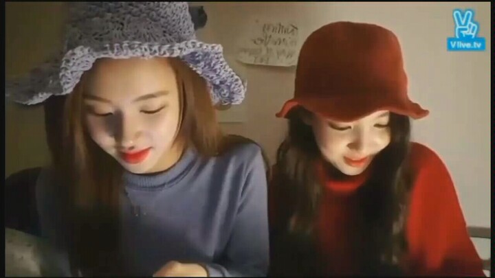 [TWICE] Chaeyoung dipotong Nayeon saat mau akui orientasi seksualnya