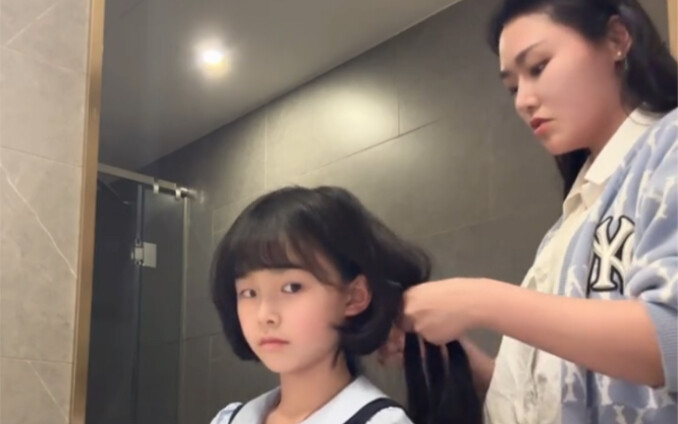 Waktu muda, generasi 90-an suka main game, ganti-ganti kostum di QQ Dancer dan QQ Show~ Sekarang leb