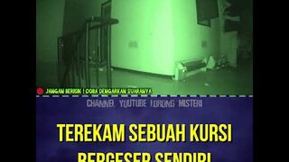 PERHATIKAN KURSI BERGERAK SENDIRI ! #shorts