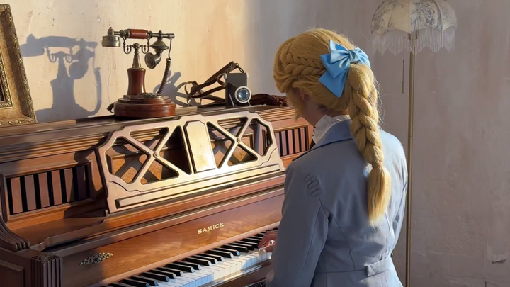 Cô phóng viên cũng biết chơi piano à 😎👍🏻 Tám trăm năm rồi tôi chưa đụng đến đàn piano á á á, chỉ có 