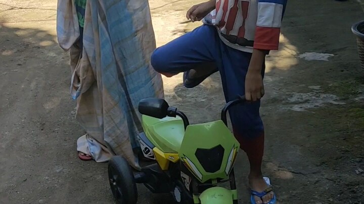 Abang Khalifah sakit mau diantar ke dokter Alif Husada
