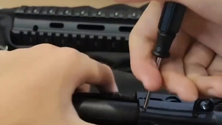 Disassembly of the HK416 Sijun safety model teaching aid. What should I do if the chicken piece is n