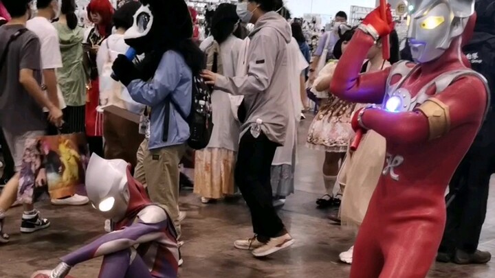 อุลตร้าแมนลีโอในงาน Comic Con