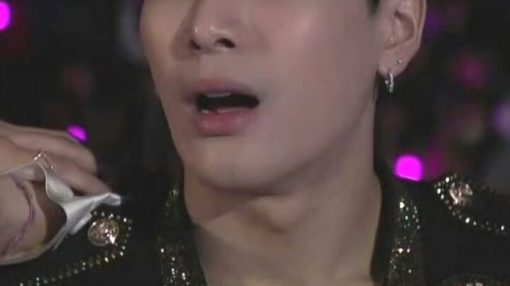 When seeing a male idol lose control of his expression, other idols’ reactions