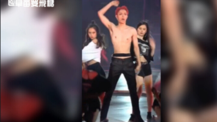 【Những “tai nạn” hài hước trên sân khấu của idol】 Hiện trường lớn diễn viên idol thả thính thất bại,