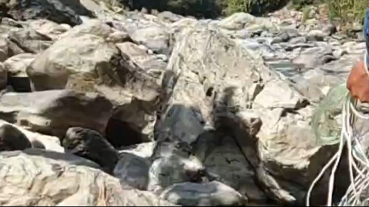 cast netting in Nepal | himalayan trout fishing with handmade cast net |