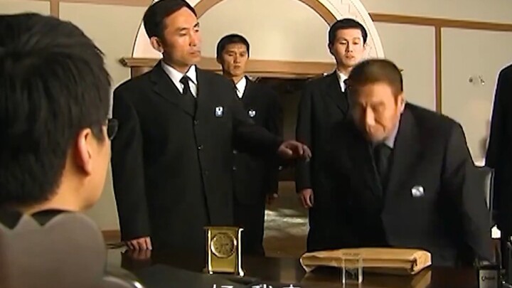 Anh trai đầu sỏ băng đảng qua đời, cậu em học bá kế thừa gia nghiệp và ngay lập tức sa thải vệ sĩ đầ