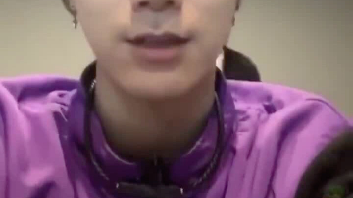 [CC] TEN's Hilarious Birthday Celebration in the Bathroom!