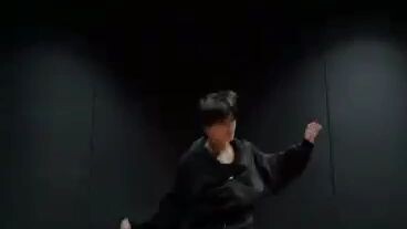 Jungwon dancing