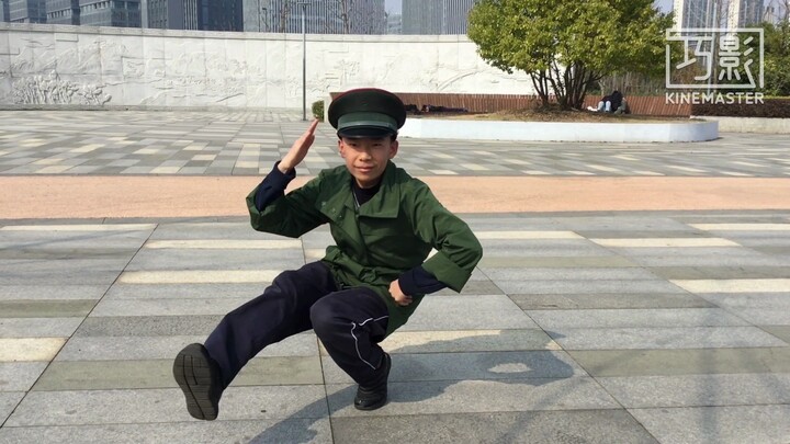 小政委跳哥萨克舞！