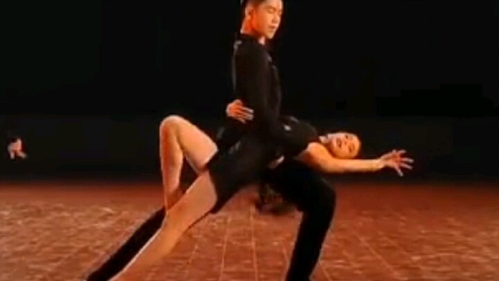 Wang Chongmo and Li Mohan [Momo] focus