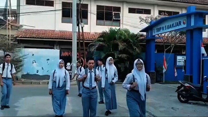 Bantu Teman untuk Percaya Diri