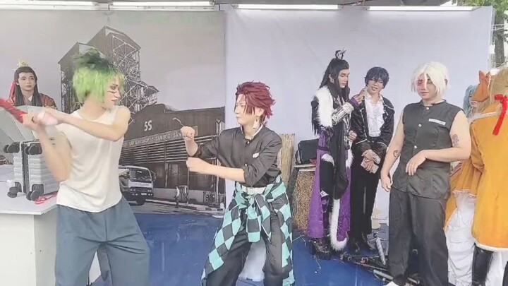 uzui nya agak Laen ya🗿hashira apa kek gitu bodoh nya kek inosuke 😔