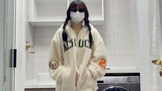 我有一个问题 如果一个女孩最近胖了 但她很可爱很善良 那她今天晚上能吃火锅吗