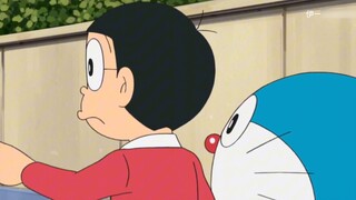 Một người đàn ông lạ mặt đến nhà Nobita, tự xưng là hoàng đế, khi không vui sẽ rút kiếm chặt đầu ngư