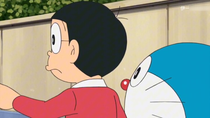 A strange man came to Nobita's house, claiming to be the emperor, and would cut off other people's h