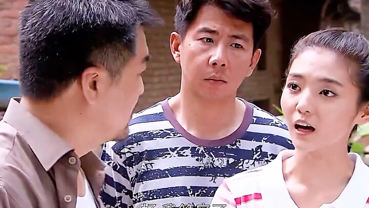 Pemuda baik hati membantu warga desa menjual buah persik, bahkan meminjam uang dan memanfaatkan rela