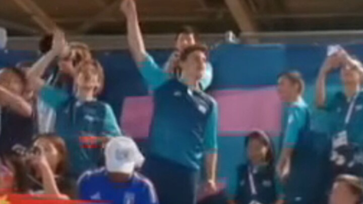 Every morning, a French person wakes up: Hey, I’ve got a great idea! 🤓☝🏻