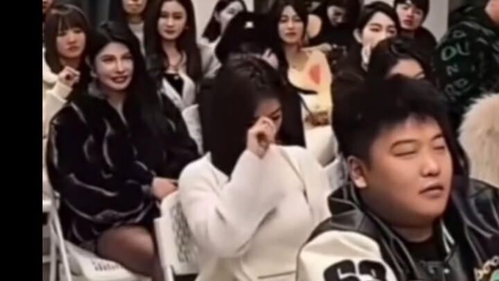 Benda apa yang paling keras dan paling disukai oleh perempuan?